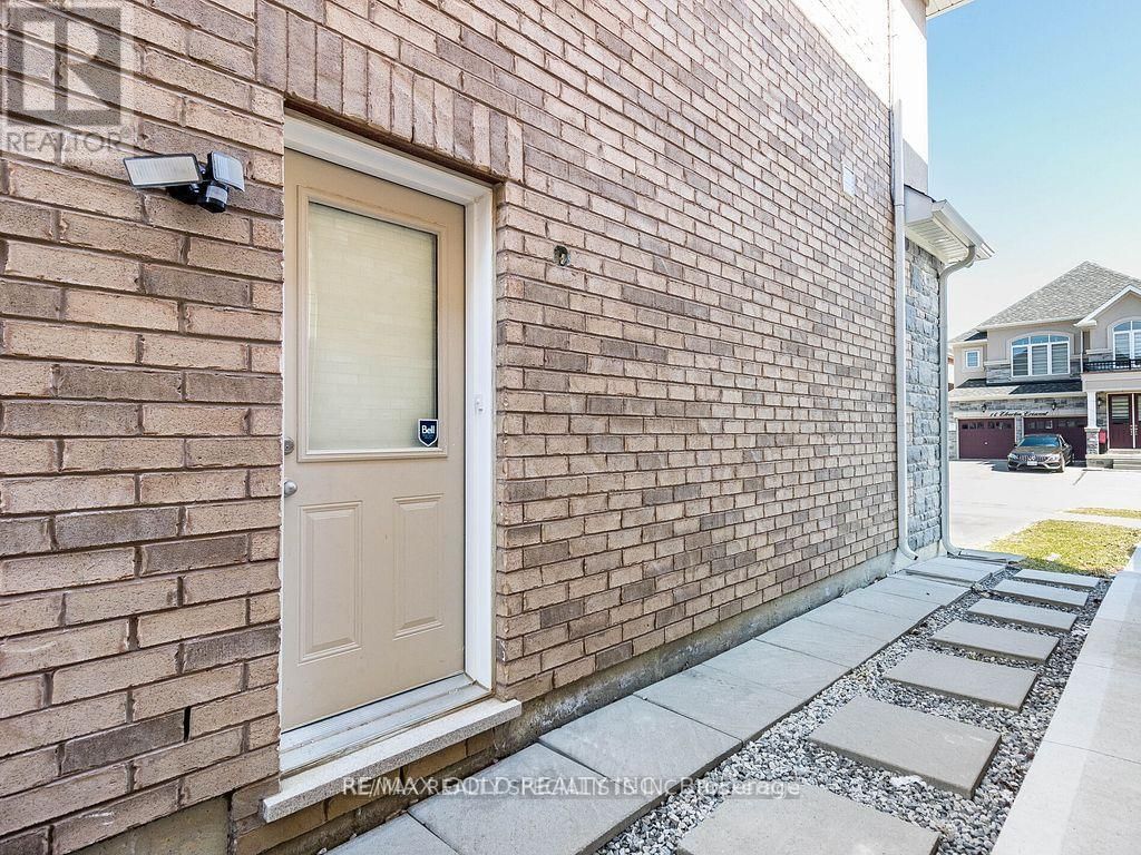 11 ELVERTON CRESCENT Image 39