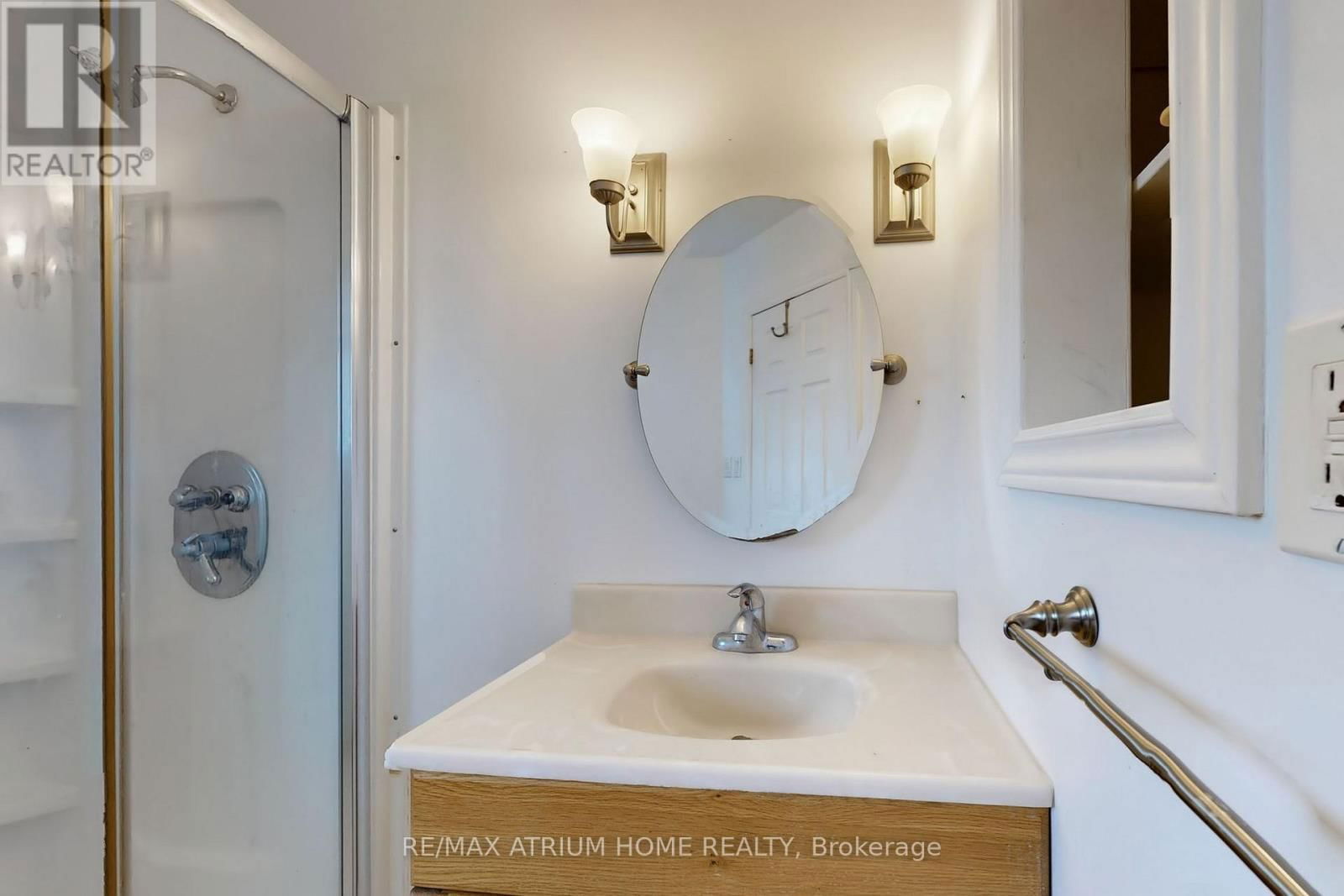 1242 ALEXANDRA AVENUE Image 11