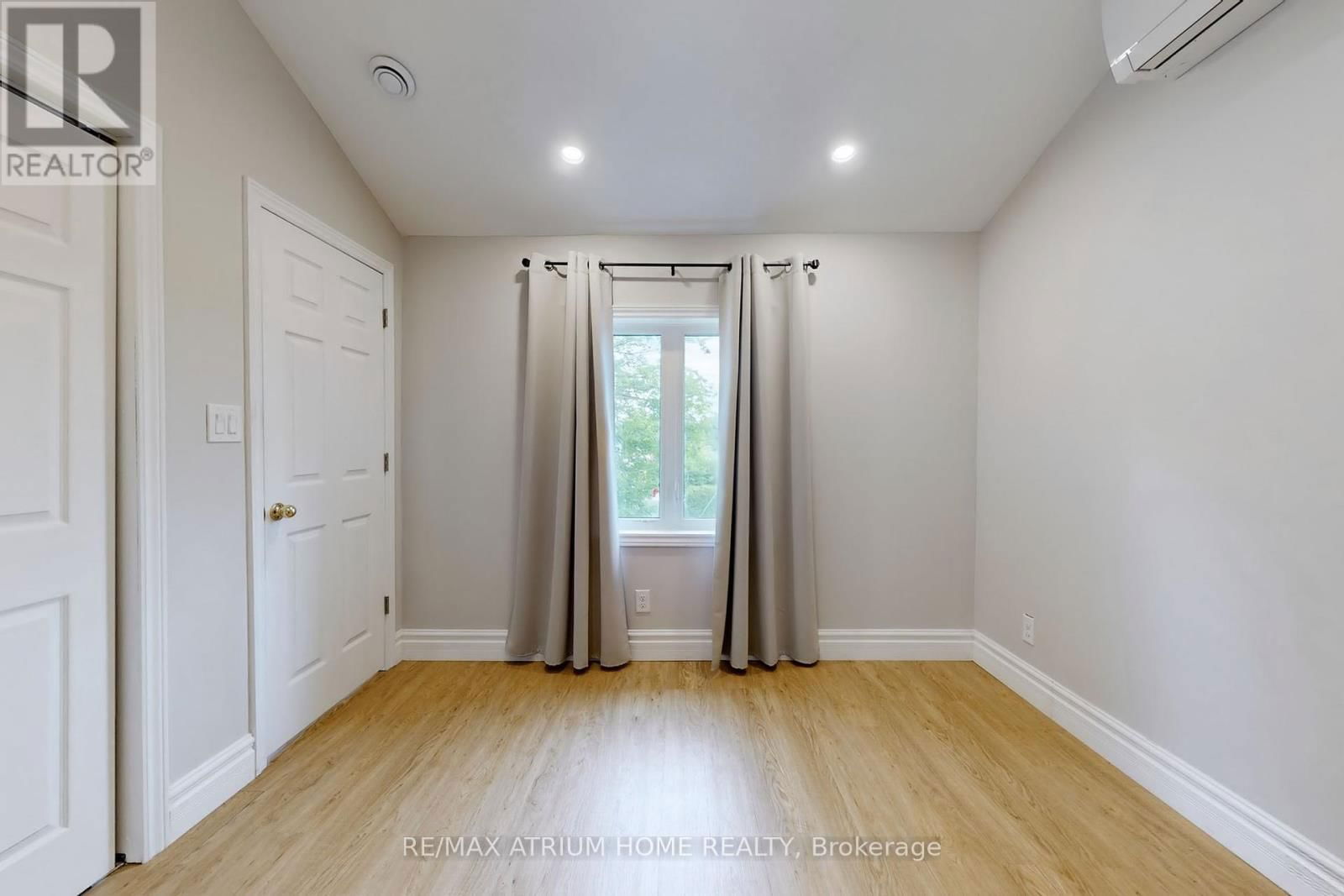 1242 ALEXANDRA AVENUE Image 19