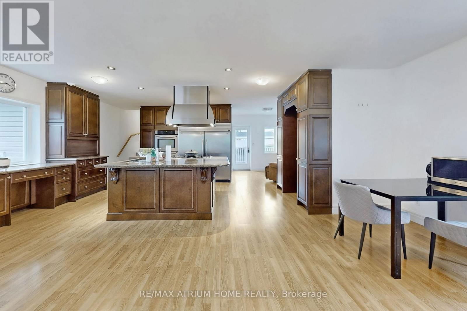 1242 ALEXANDRA AVENUE Image 2