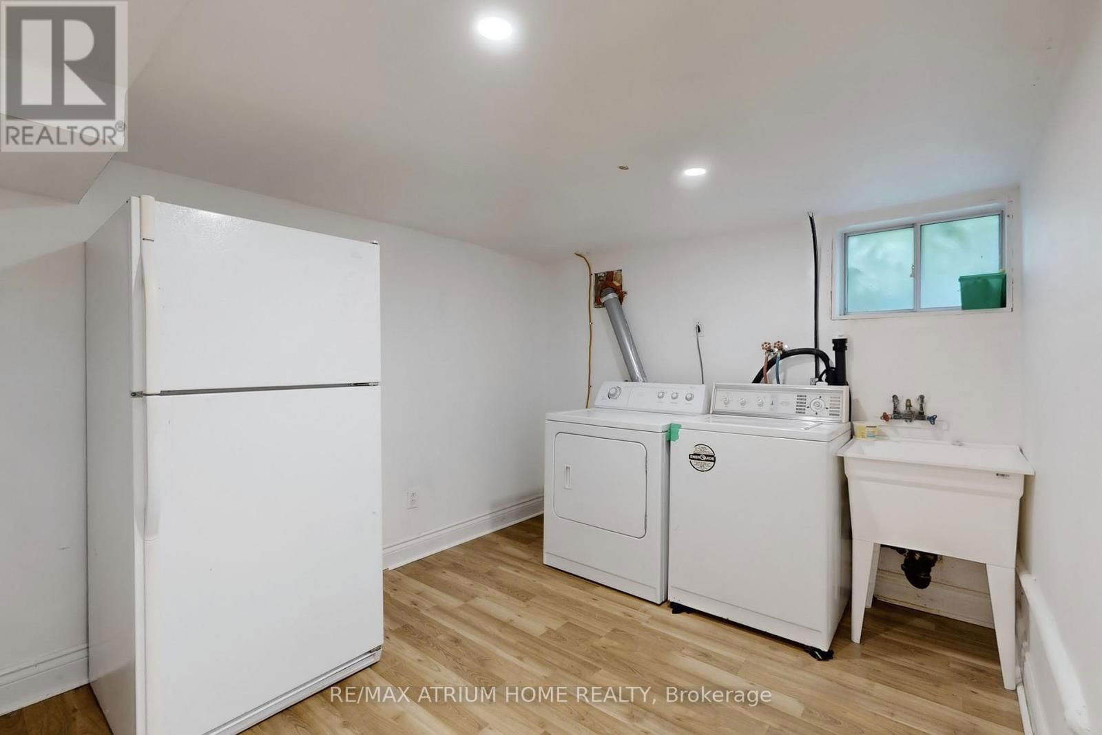 1242 ALEXANDRA AVENUE Image 27