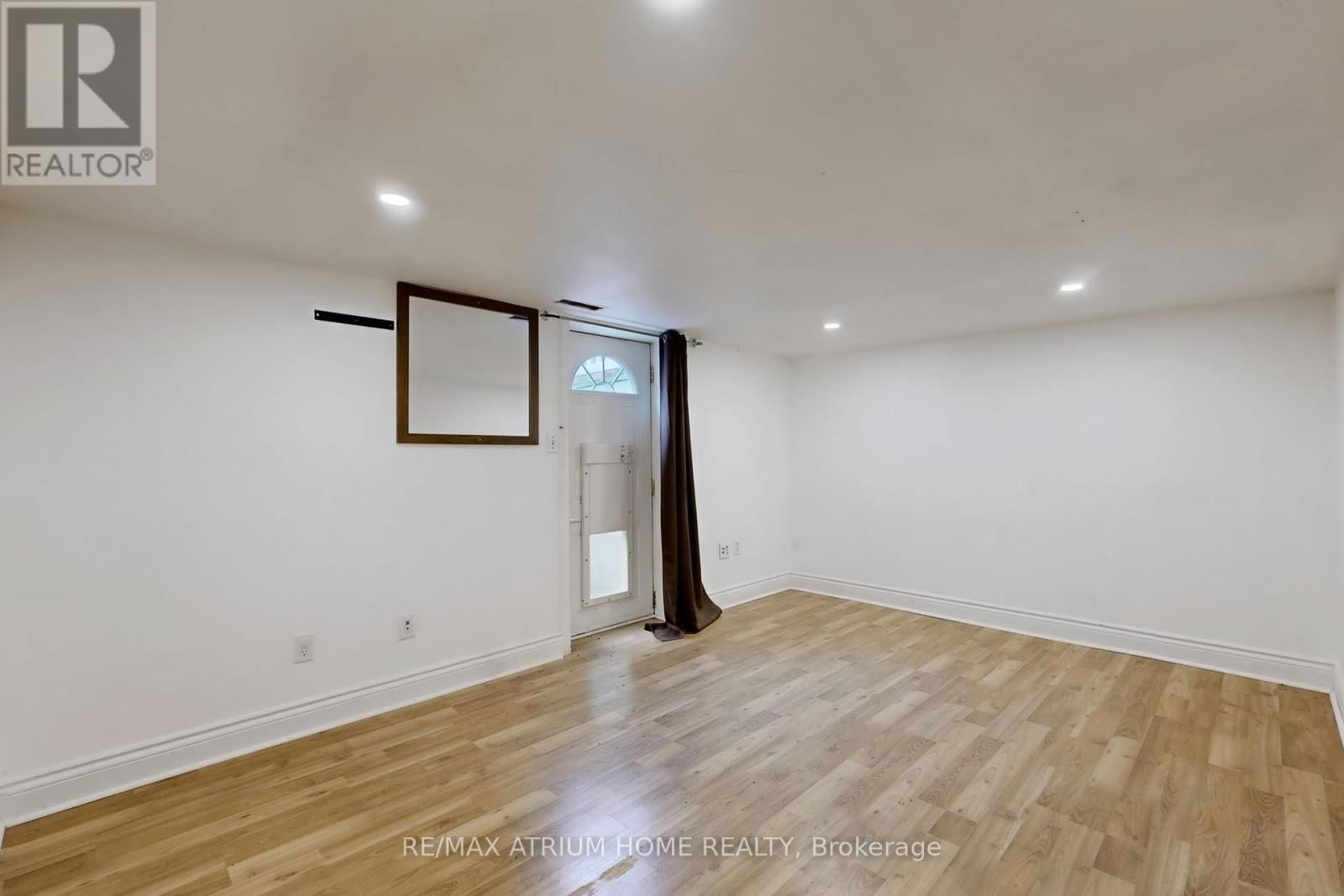 1242 ALEXANDRA AVENUE Image 29