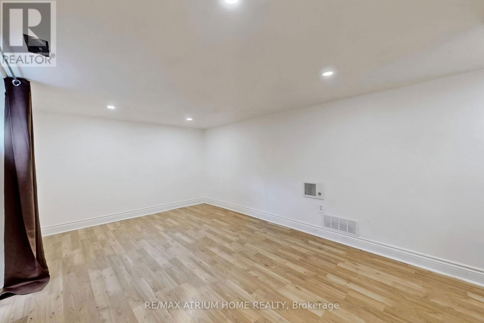 1242 ALEXANDRA AVENUE Image 30
