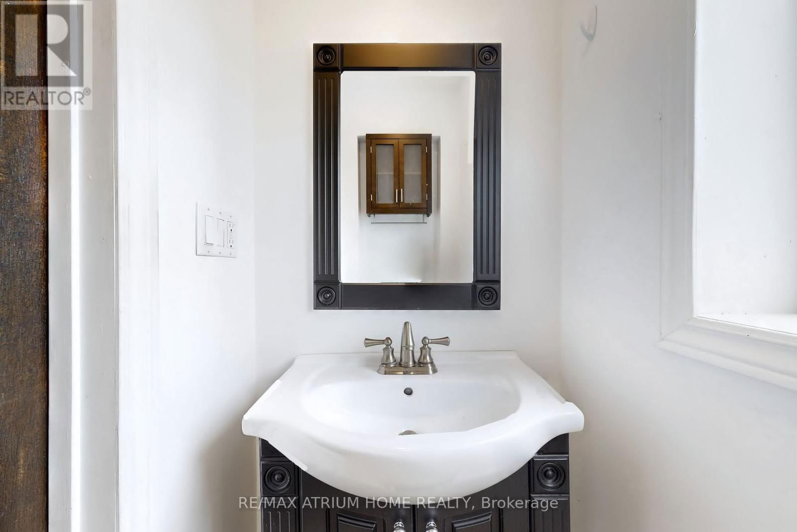 1242 ALEXANDRA AVENUE Image 8