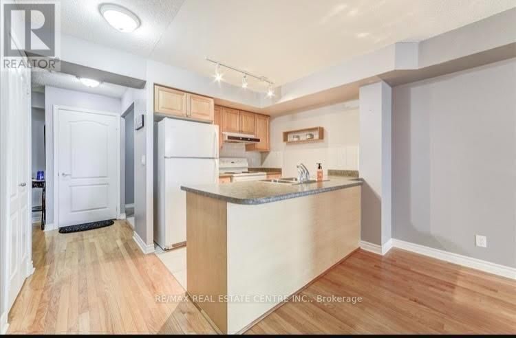 504 - 33 ELM DRIVE Image 18