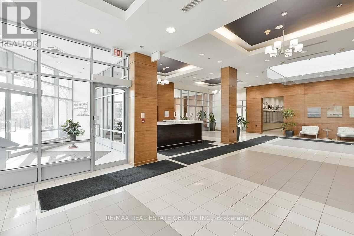 504 - 33 ELM DRIVE Image 2