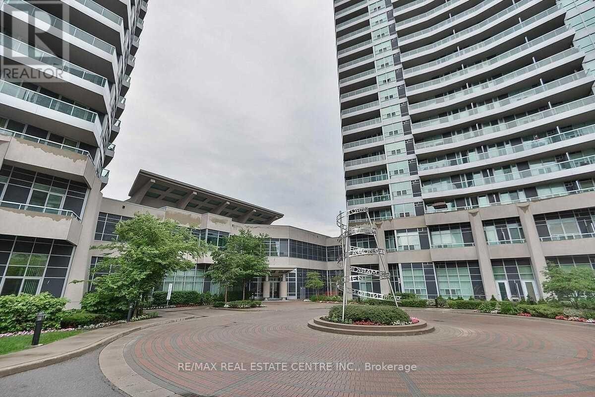 504 - 33 ELM DRIVE Image 3