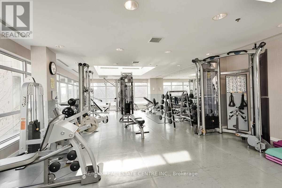 504 - 33 ELM DRIVE Image 4