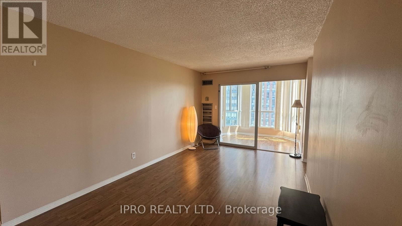 907 - 145 HILLCREST AVENUE Image 3