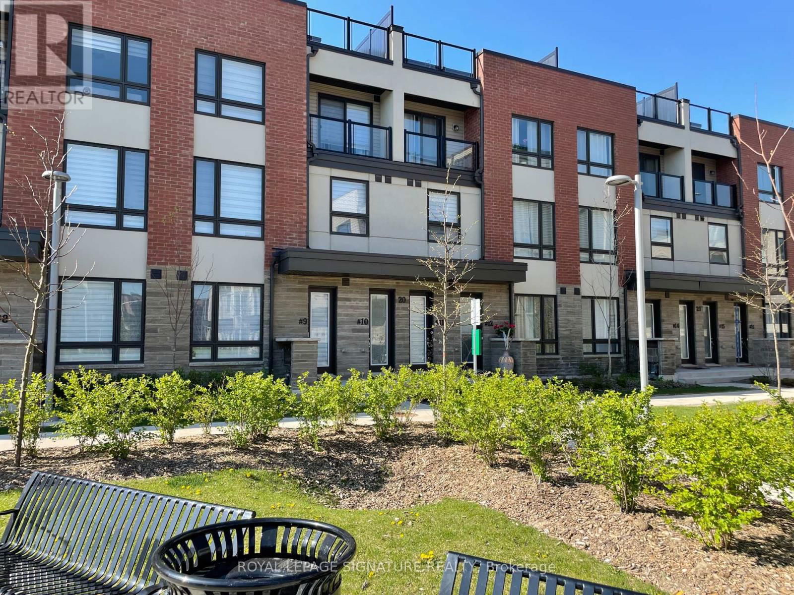 11 - 20 WOODSTREAM DRIVE Image 2