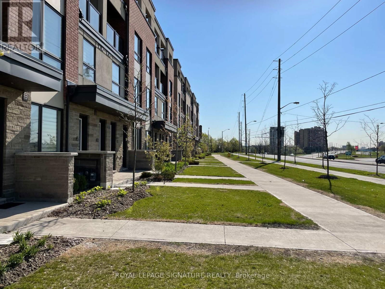 11 - 20 WOODSTREAM DRIVE Image 3