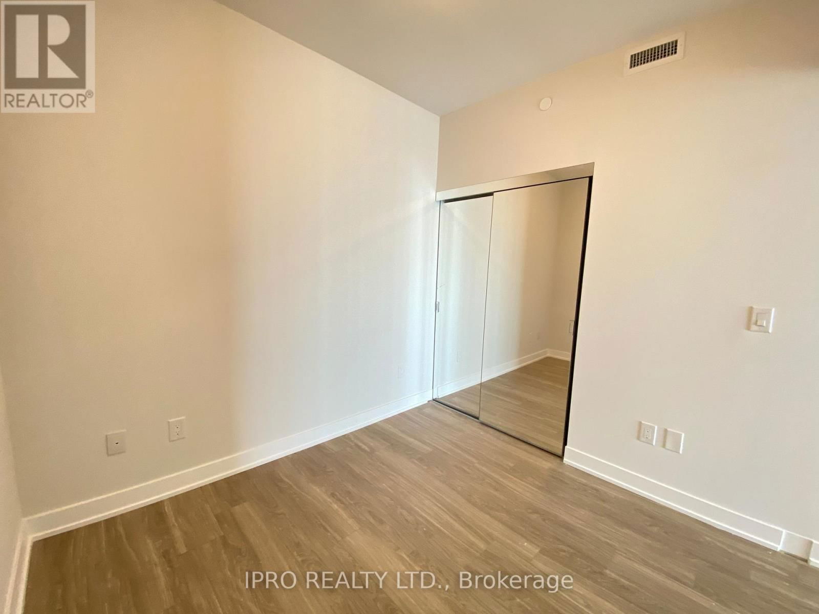 4209 - 430 SQUARE ONE DRIVE Image 14