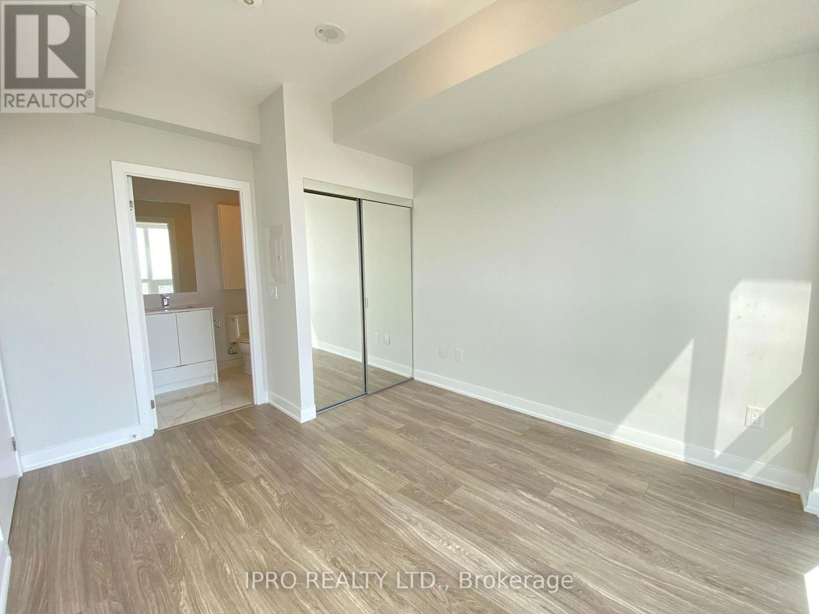 4209 - 430 SQUARE ONE DRIVE Image 17