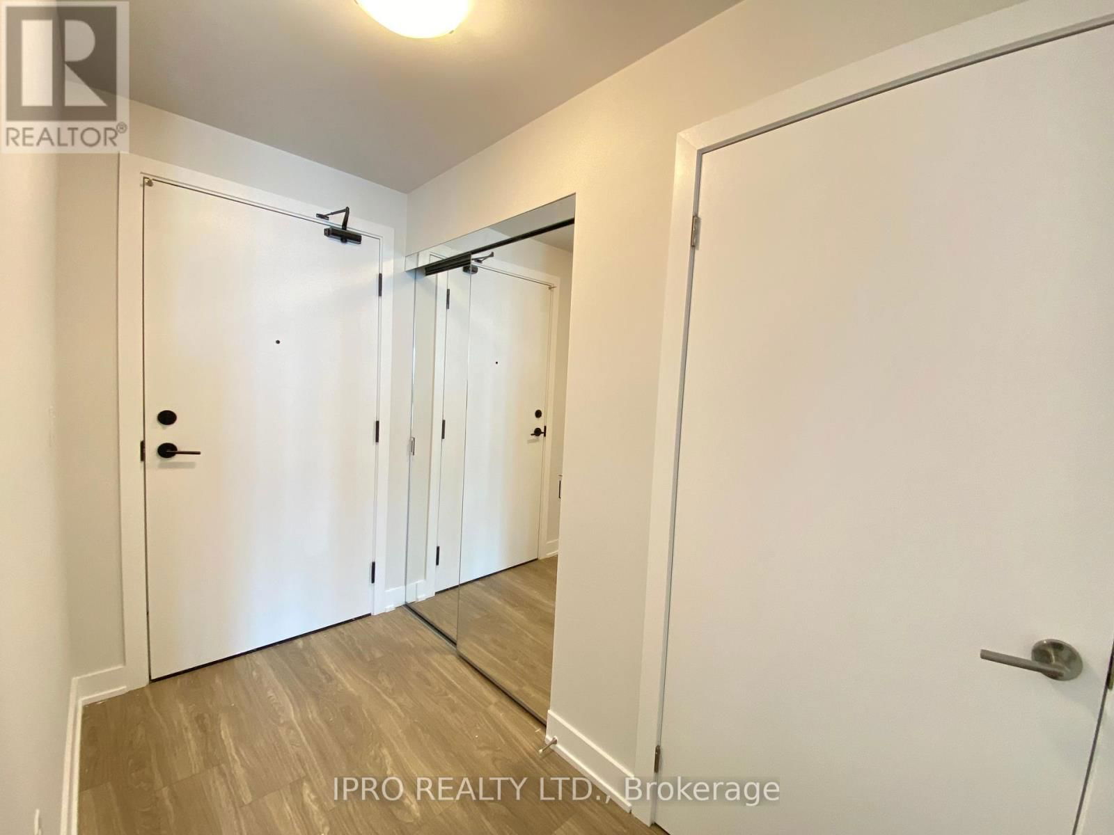 4209 - 430 SQUARE ONE DRIVE Image 3
