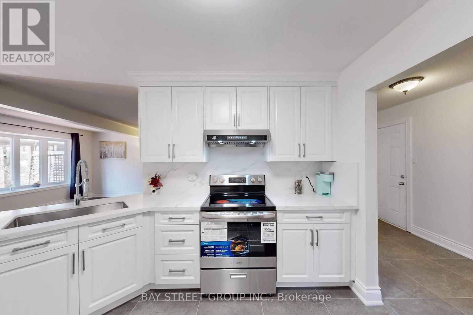 7160 HARDING CRESCENT Image 15