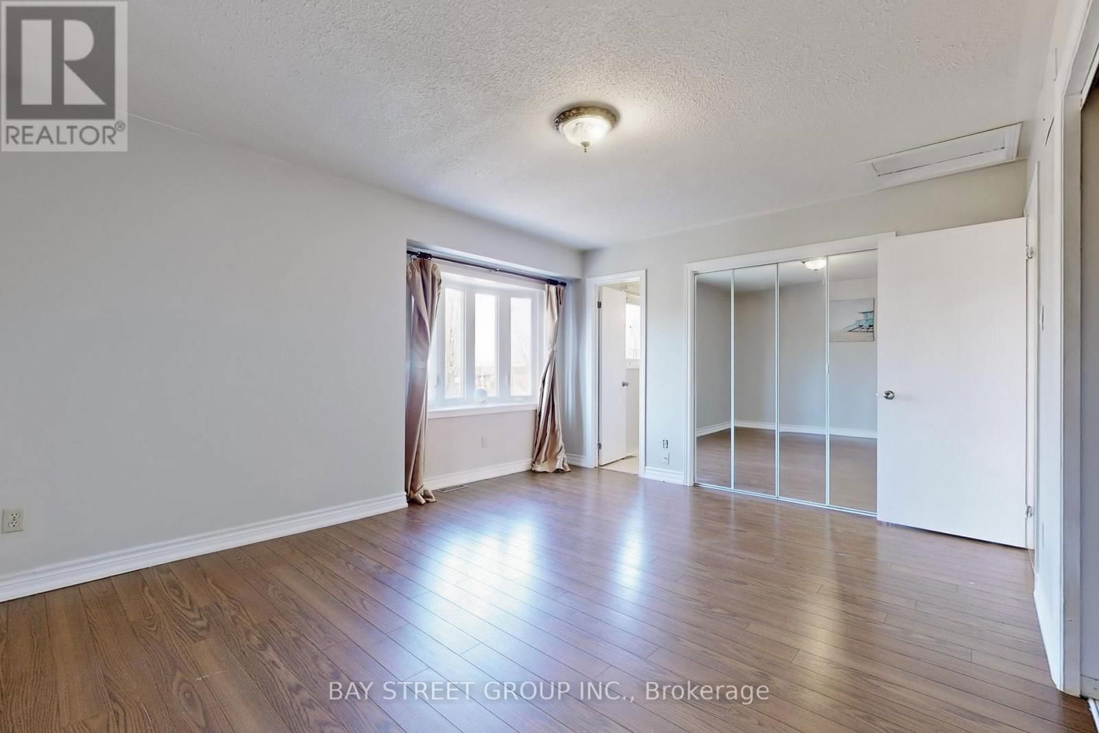 7160 HARDING CRESCENT Image 23
