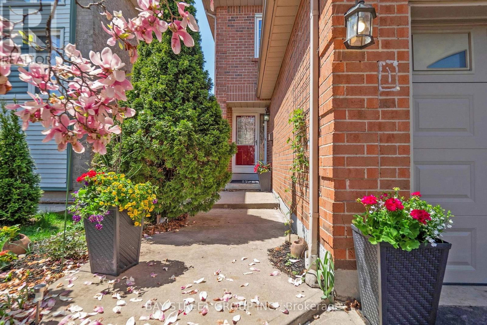 7160 HARDING CRESCENT Image 3