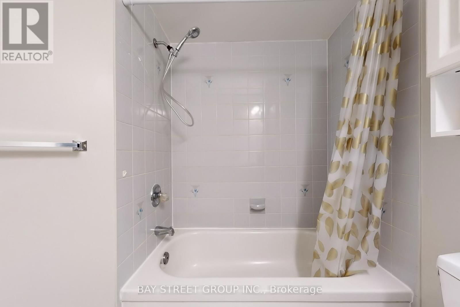7160 HARDING CRESCENT Image 30