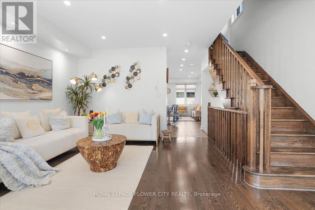 8 KERSEY LANE Image 23