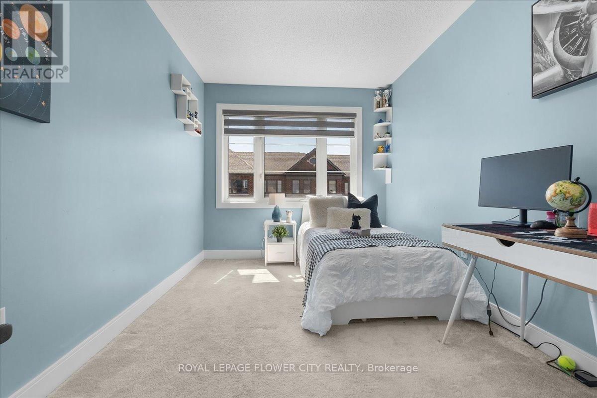 8 KERSEY LANE Image 36