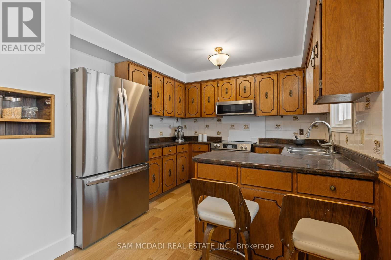 1308 ALEXANDRA AVENUE Image 14