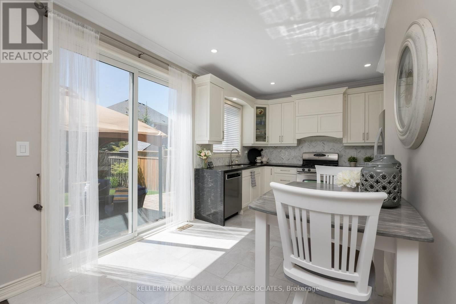 913 BENNETT BOULEVARD Image 13