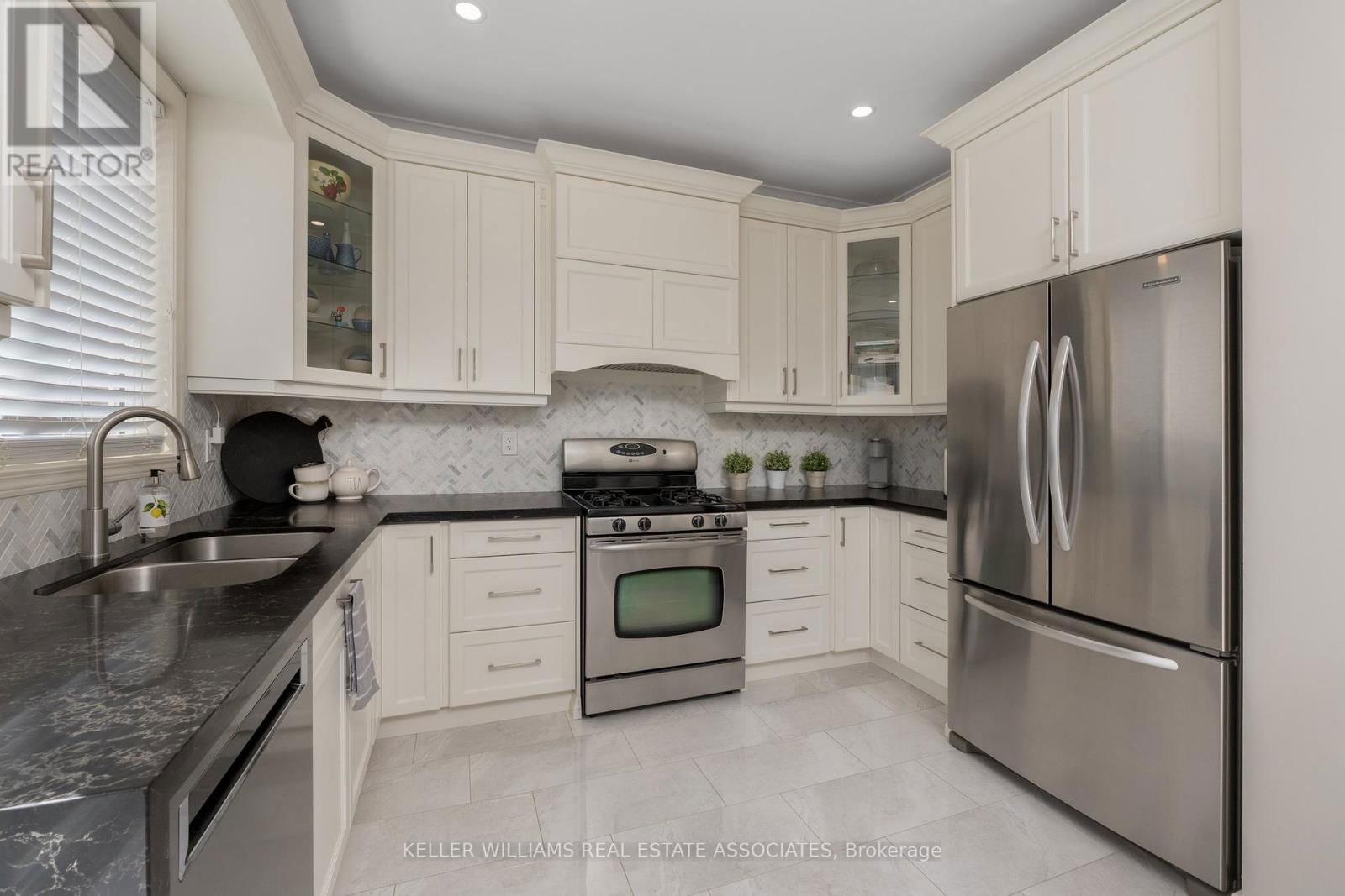 913 BENNETT BOULEVARD Image 15