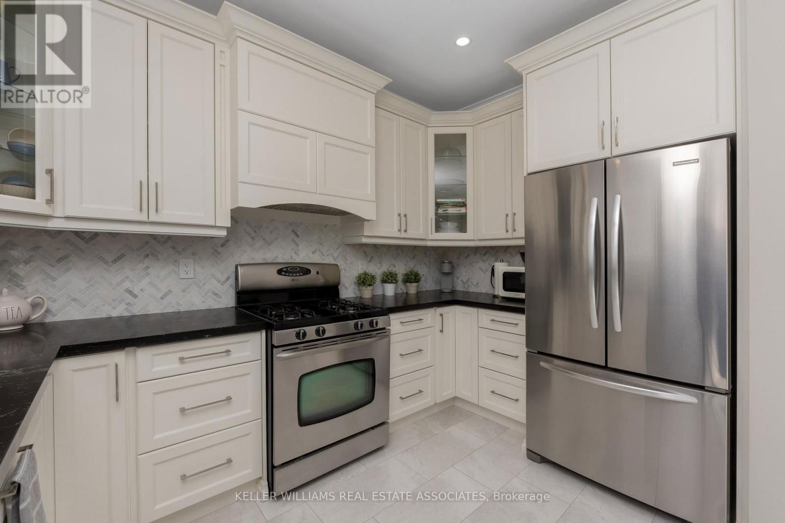 913 BENNETT BOULEVARD Image 17