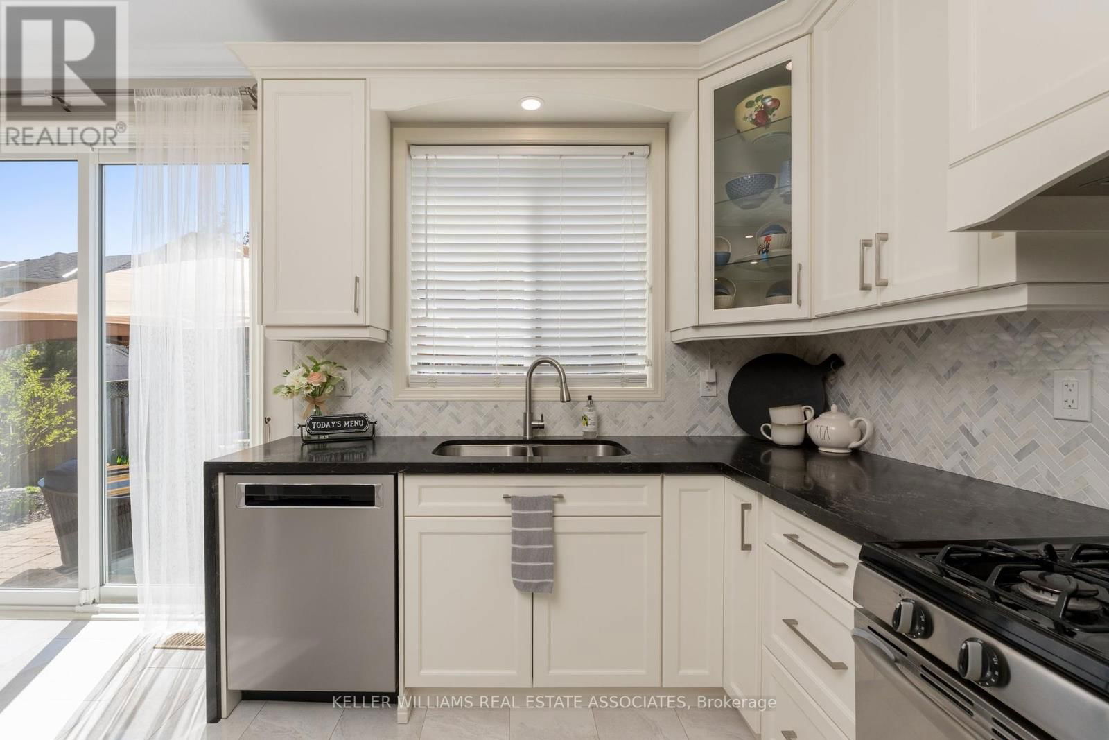 913 BENNETT BOULEVARD Image 18