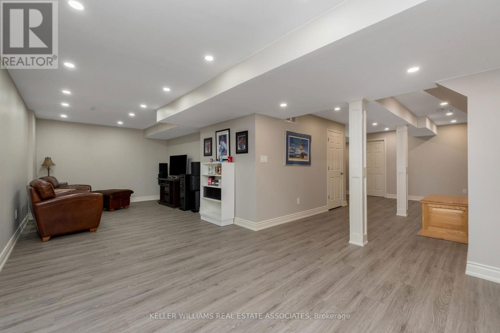 913 BENNETT BOULEVARD Image 33