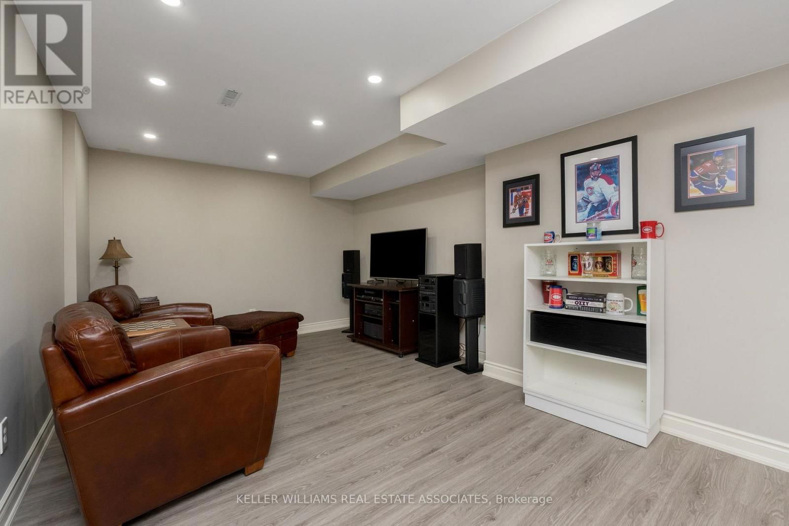913 BENNETT BOULEVARD Image 34