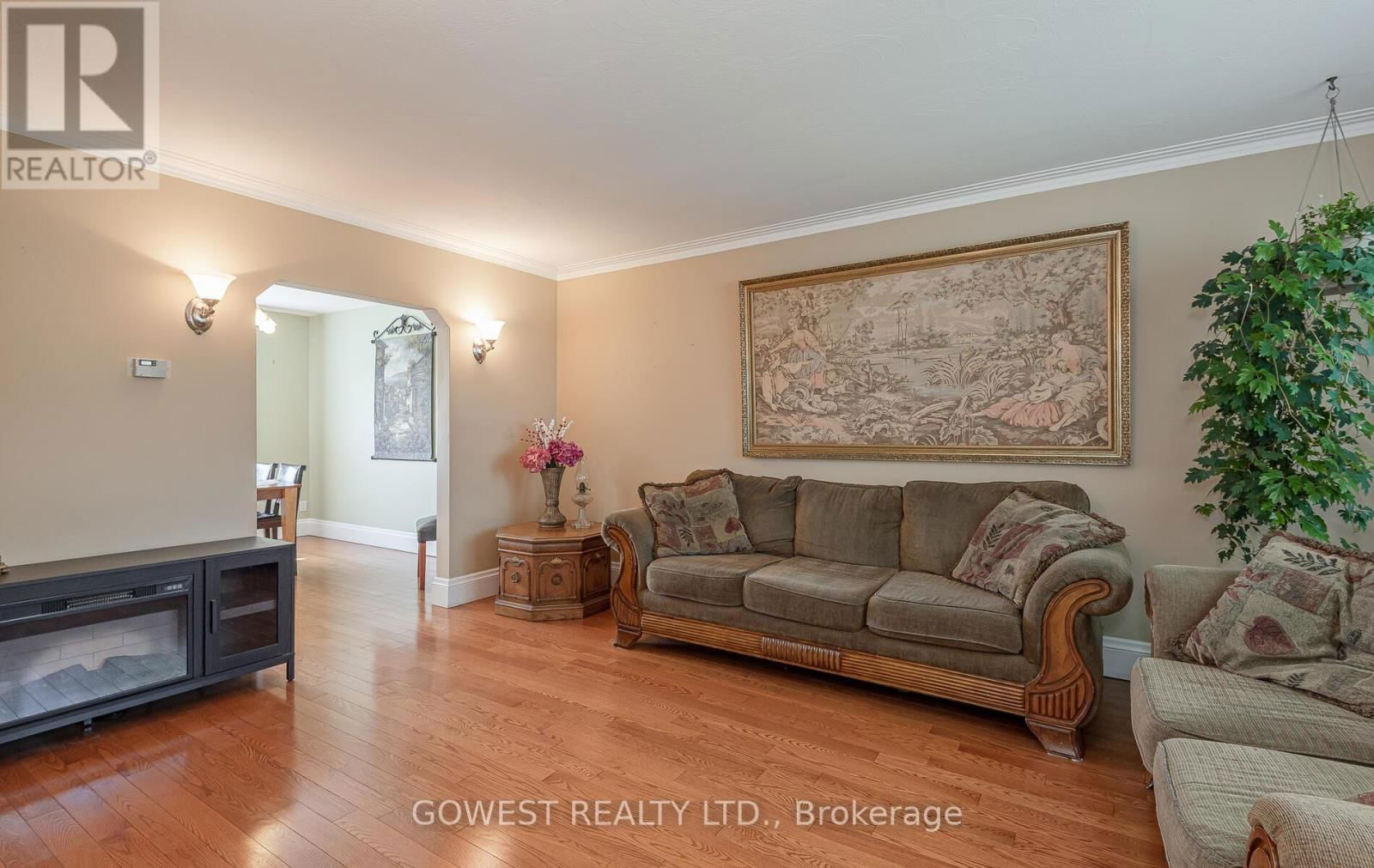 118 TREEVIEW DRIVE Image 10
