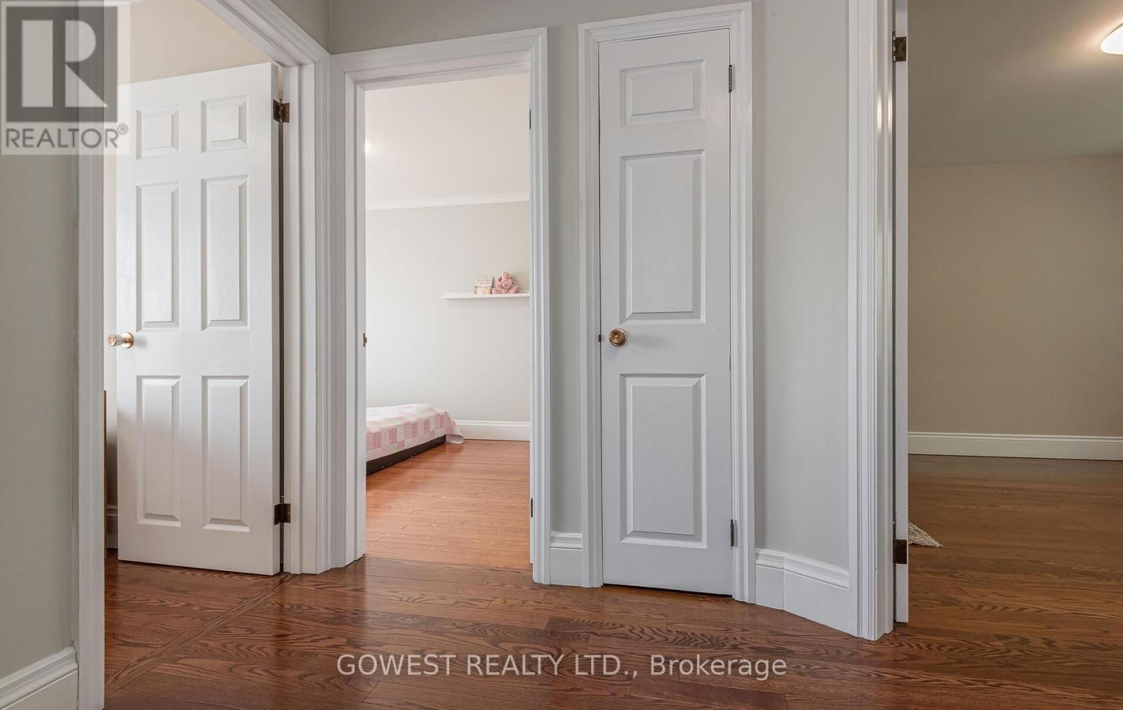 118 TREEVIEW DRIVE Image 16