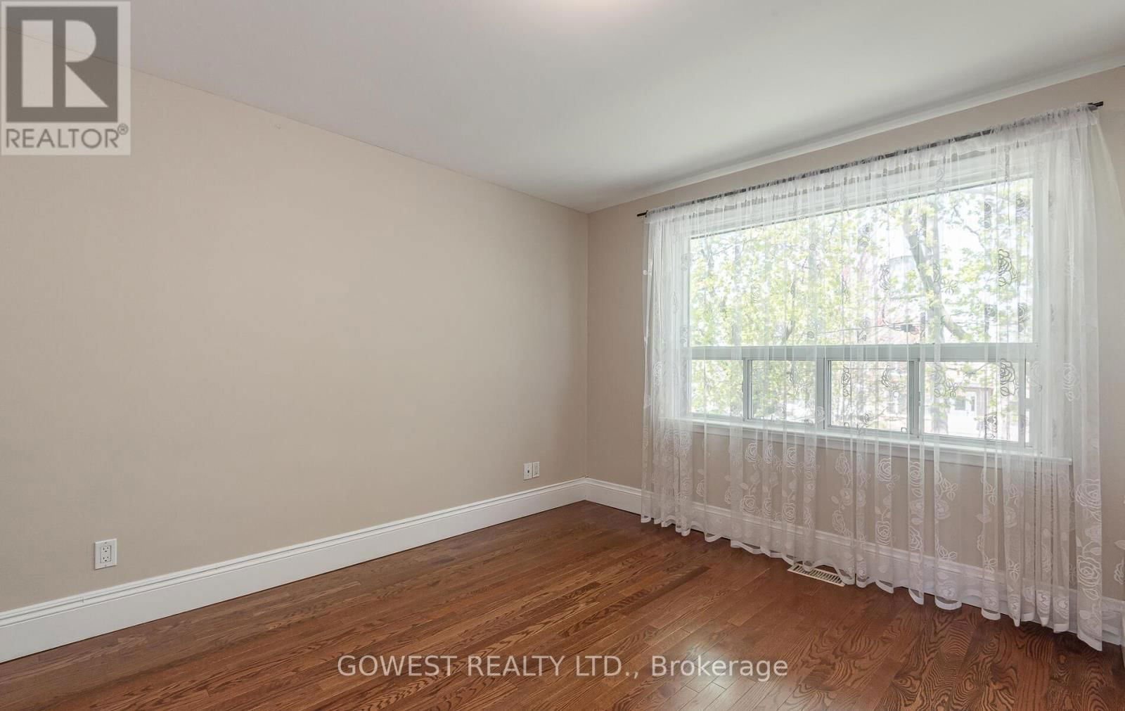 118 TREEVIEW DRIVE Image 19