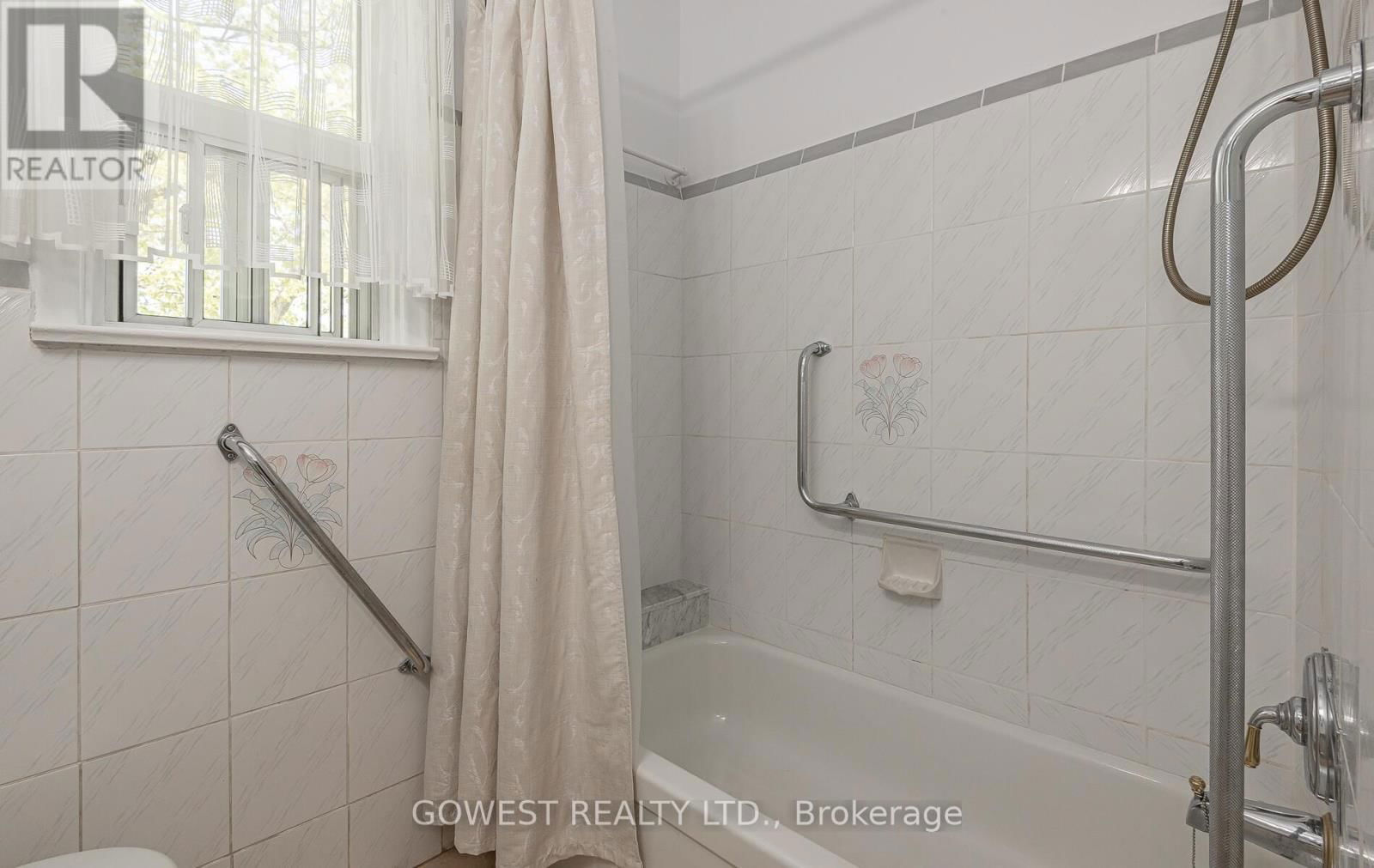 118 TREEVIEW DRIVE Image 22