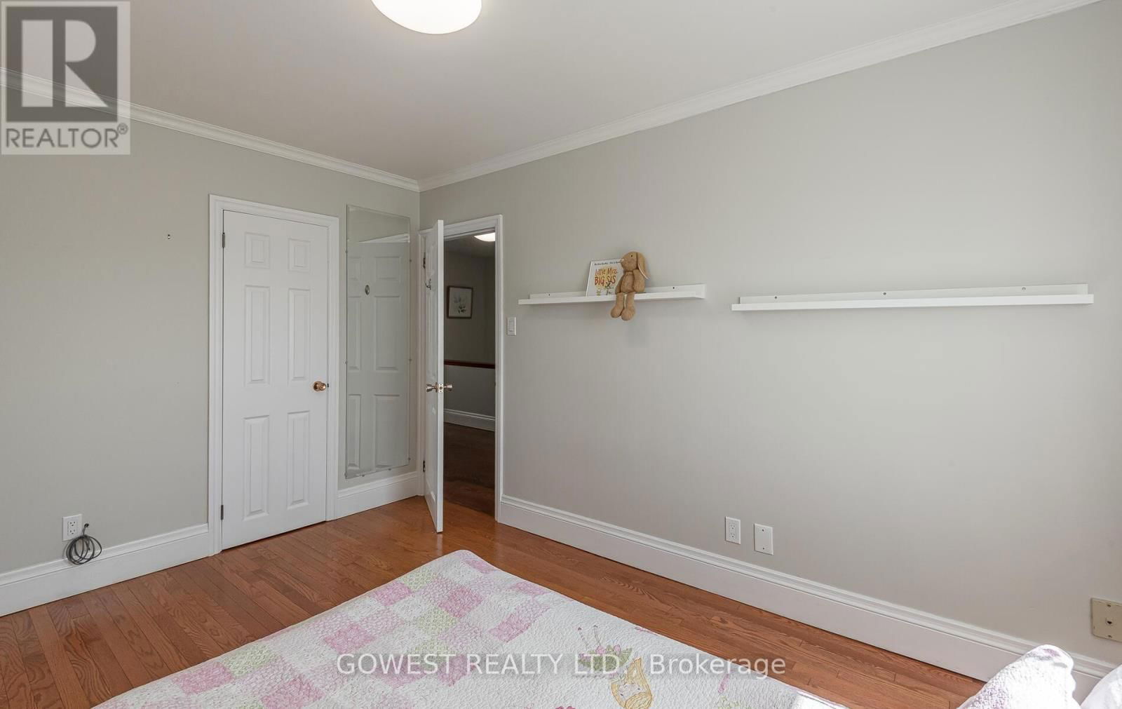 118 TREEVIEW DRIVE Image 24