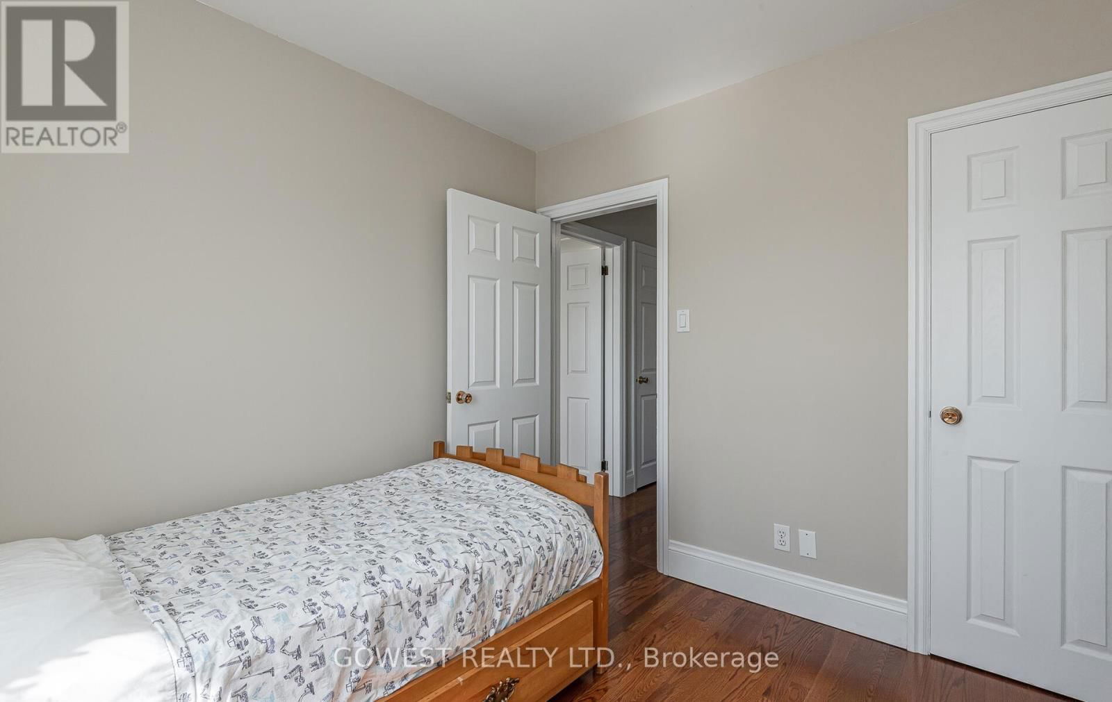 118 TREEVIEW DRIVE Image 26