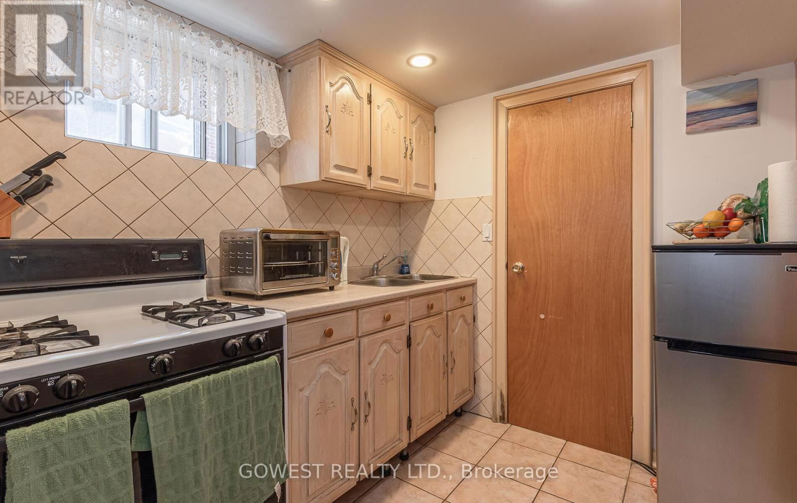 118 TREEVIEW DRIVE Image 30