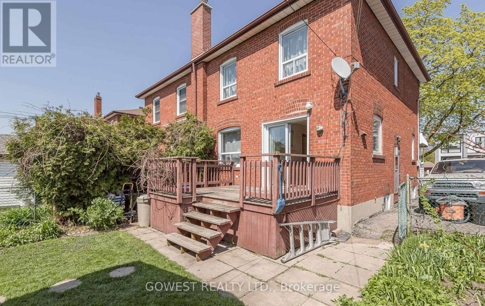 118 TREEVIEW DRIVE Image 32