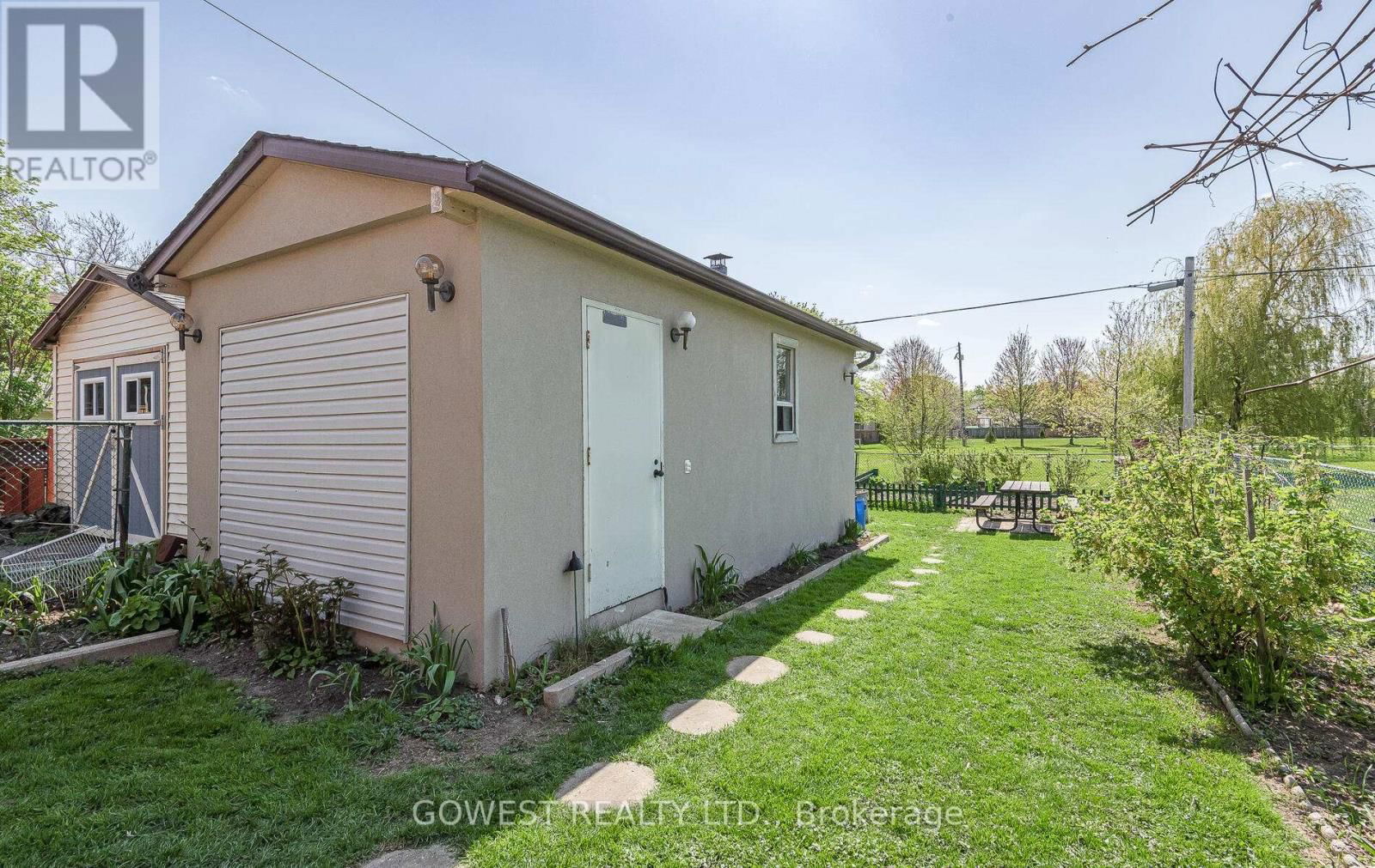 118 TREEVIEW DRIVE Image 35
