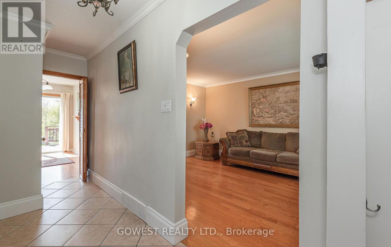 118 TREEVIEW DRIVE Image 7