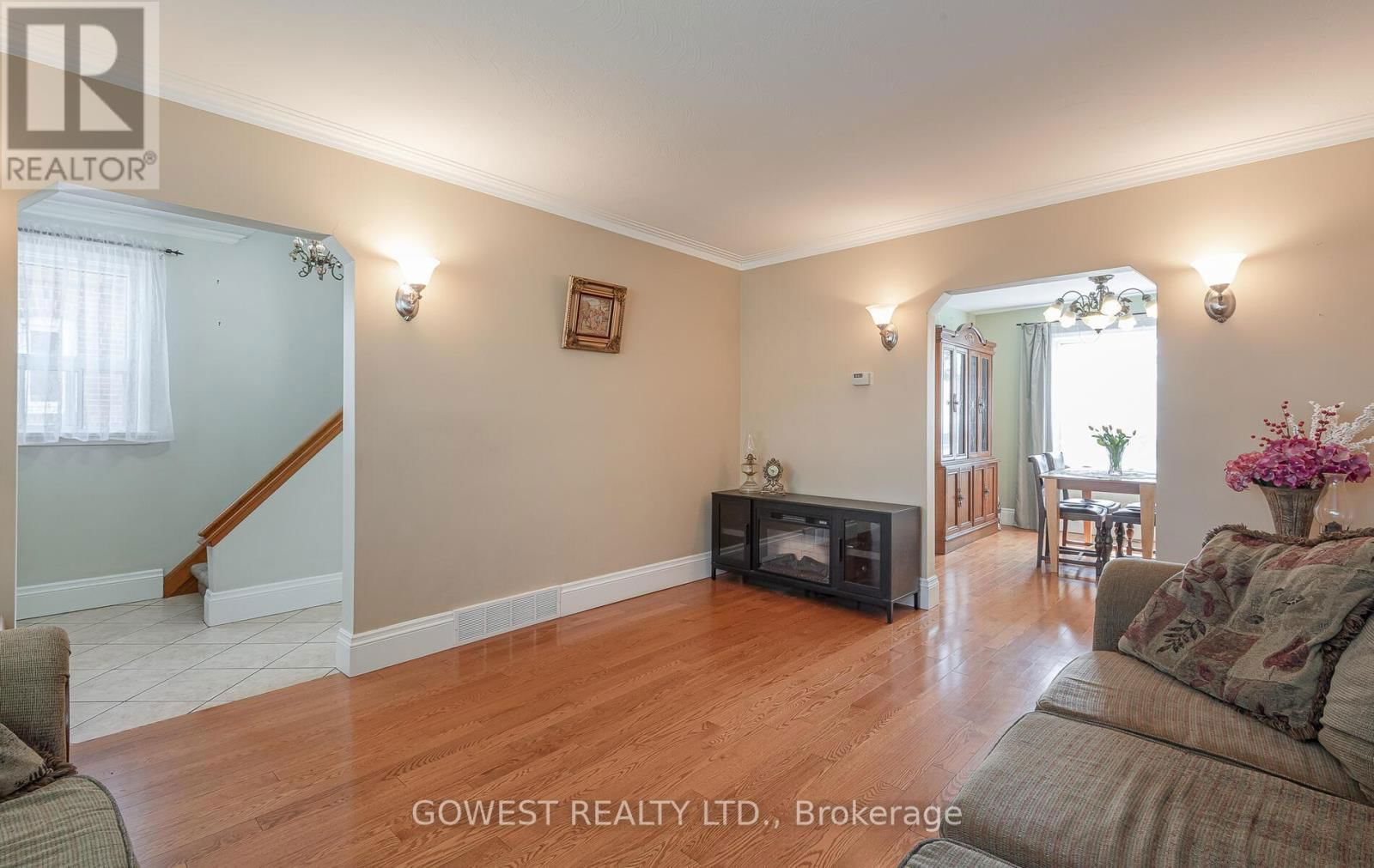 118 TREEVIEW DRIVE Image 9
