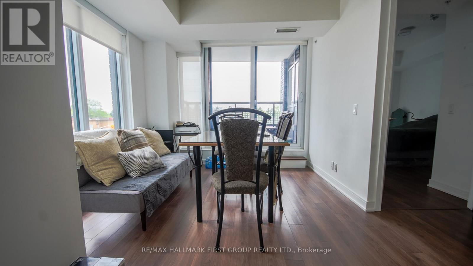 203 - 30 SAMUEL WOOD WAY Image 3