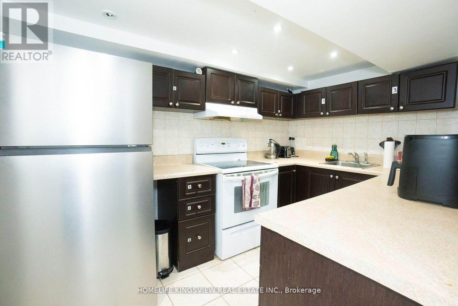 3 CRENDON DRIVE Image 30