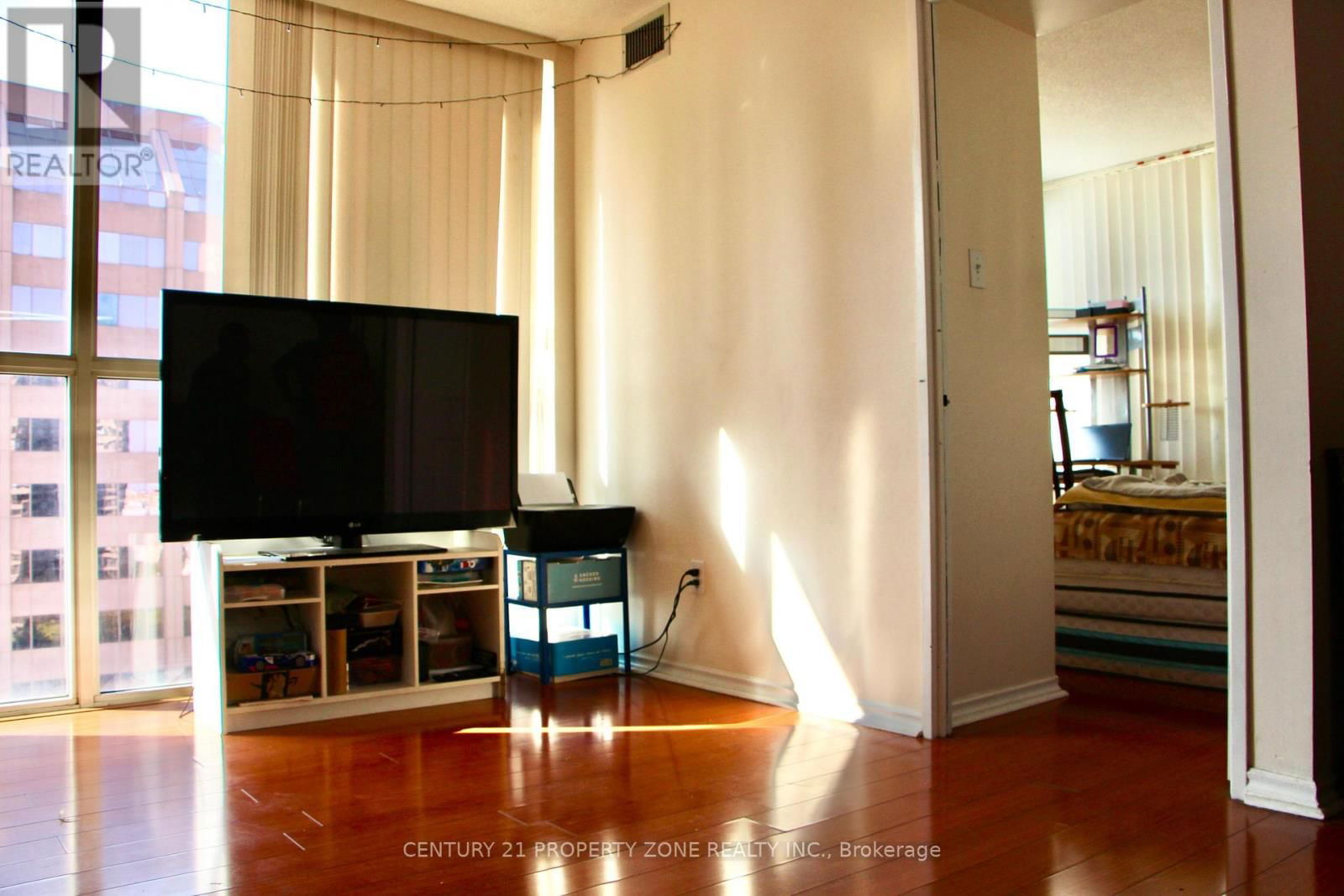 1410 - 285 ENFIELD PLACE Image 14