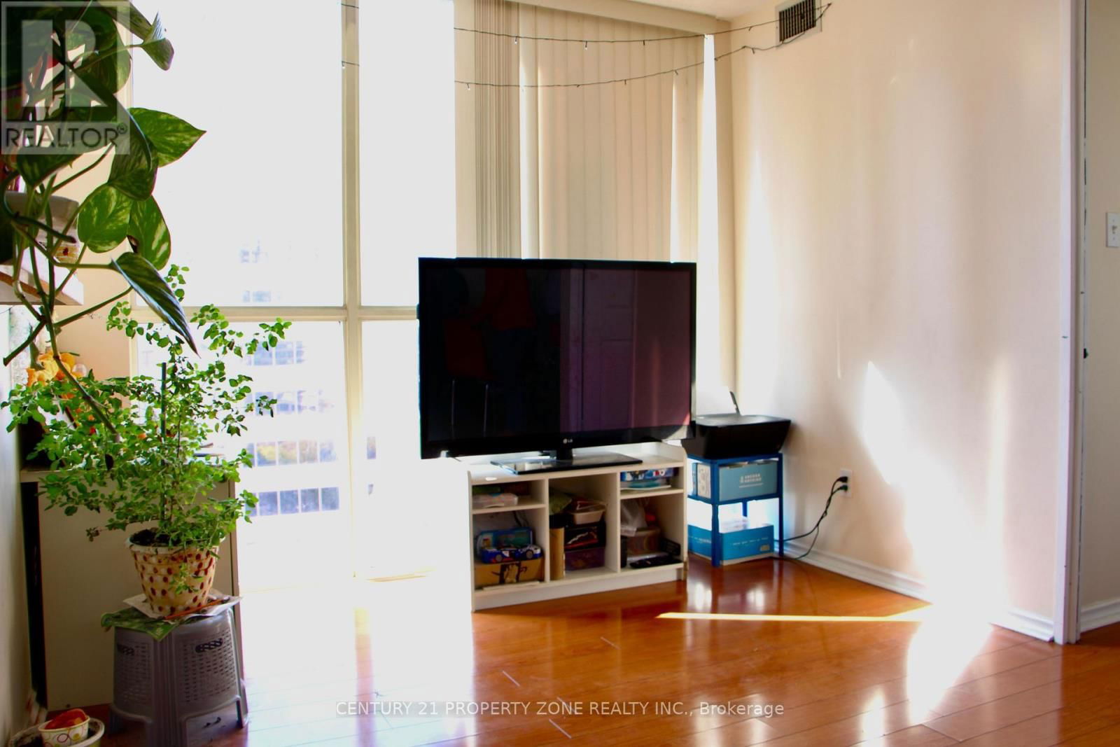 1410 - 285 ENFIELD PLACE Image 15