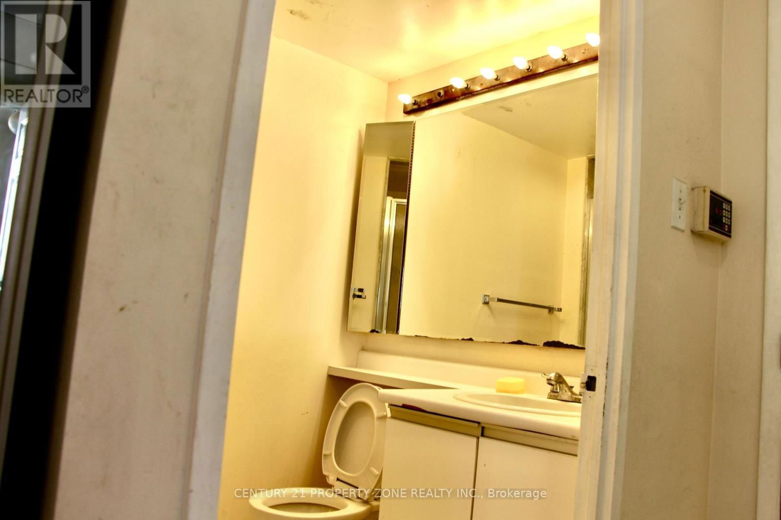 1410 - 285 ENFIELD PLACE Image 32