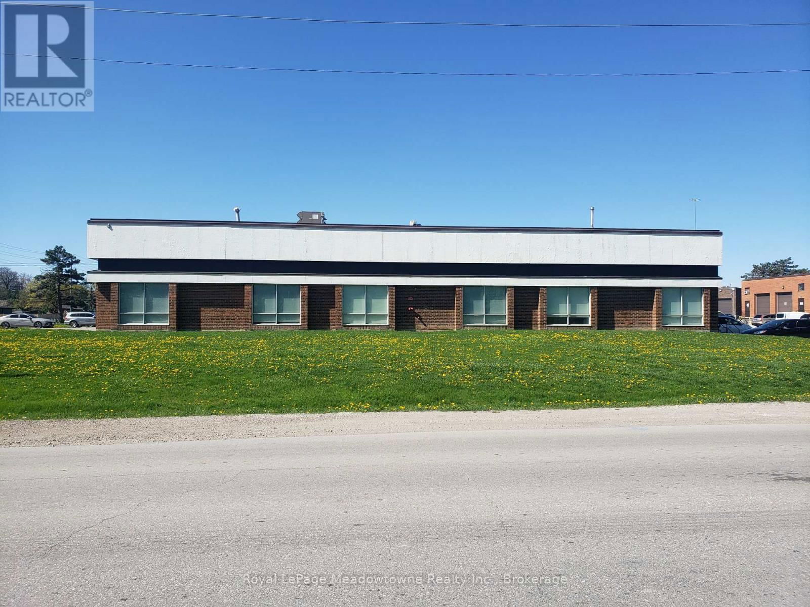 315 STEELES AVENUE EAST Image 2