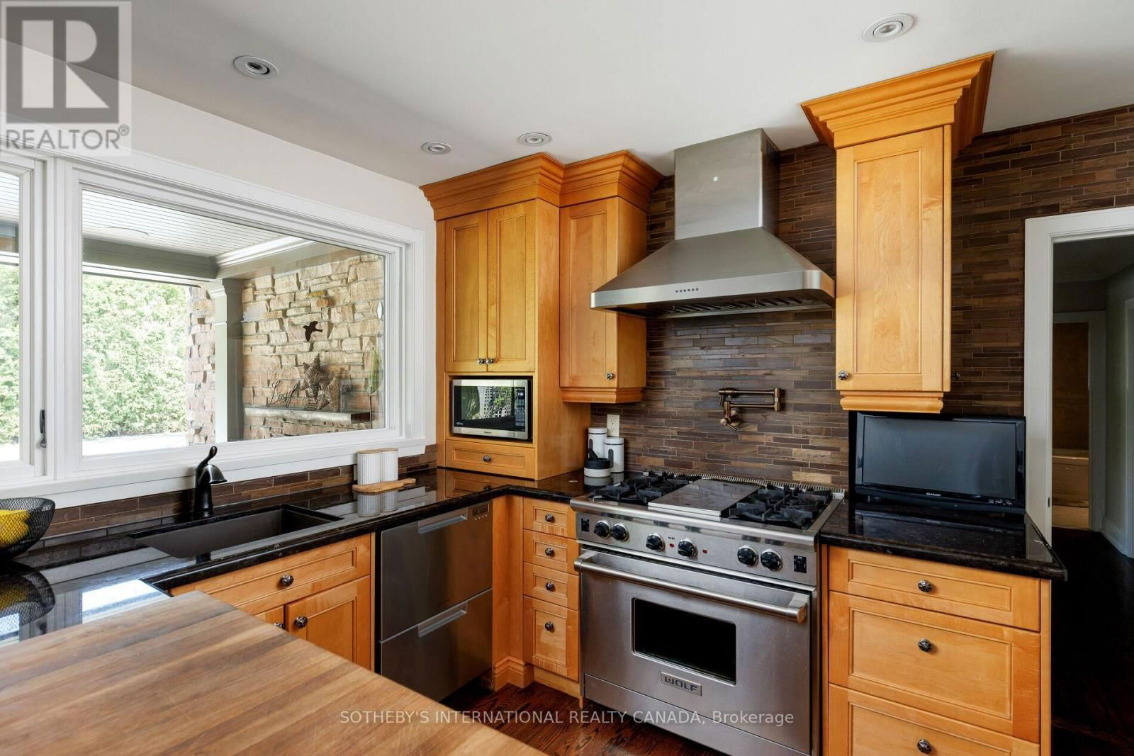 14 PLUMBSTEAD COURT Image 21
