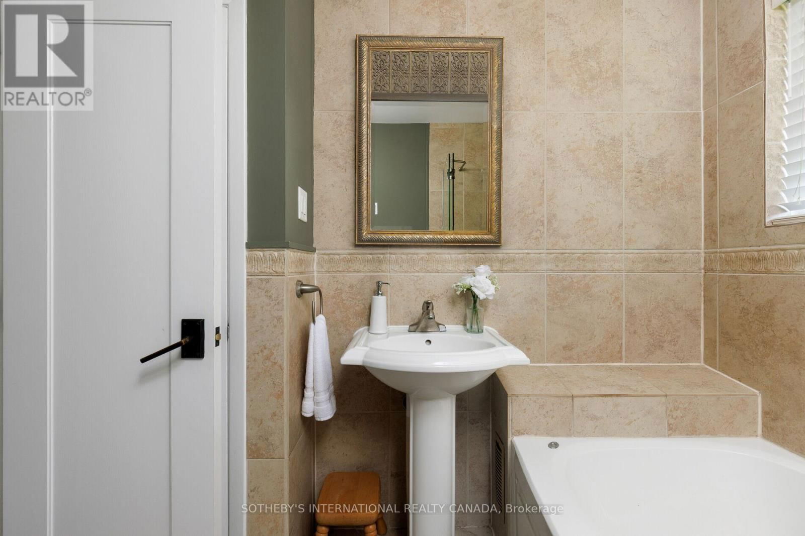 14 PLUMBSTEAD COURT Image 29